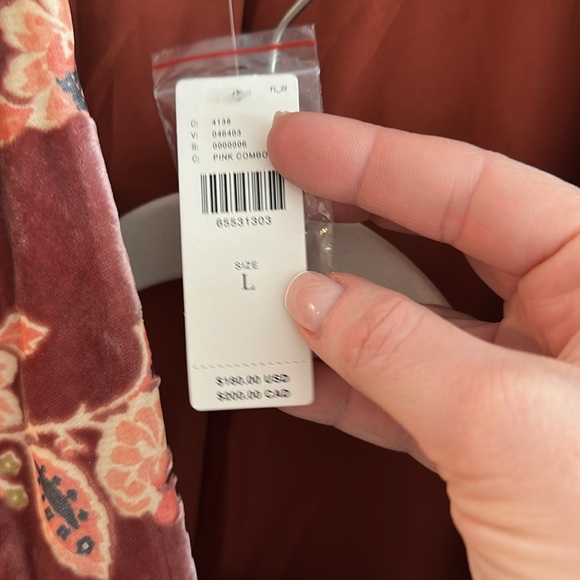 Hutch Floral Velvet Robe Set in Burgundy and Gold - Picture 3 of 10